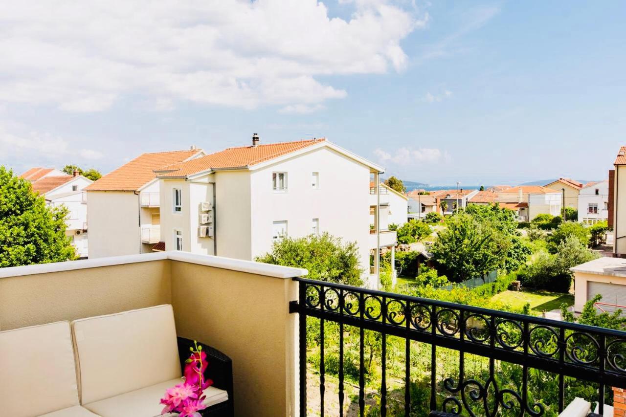 Villa Aurora Каштела Экстерьер фото